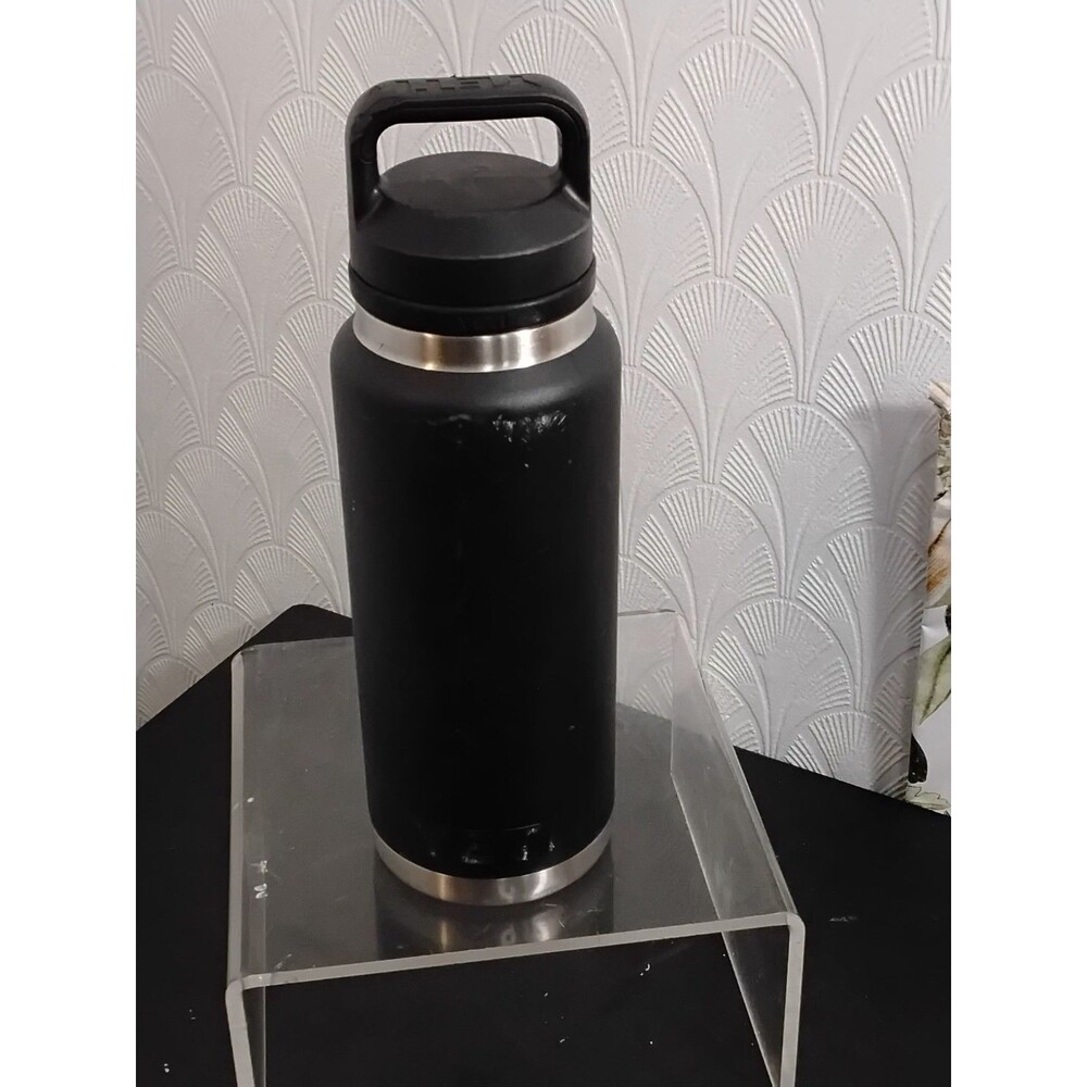 Yeti  Tumbler with Black Screw-On Cap